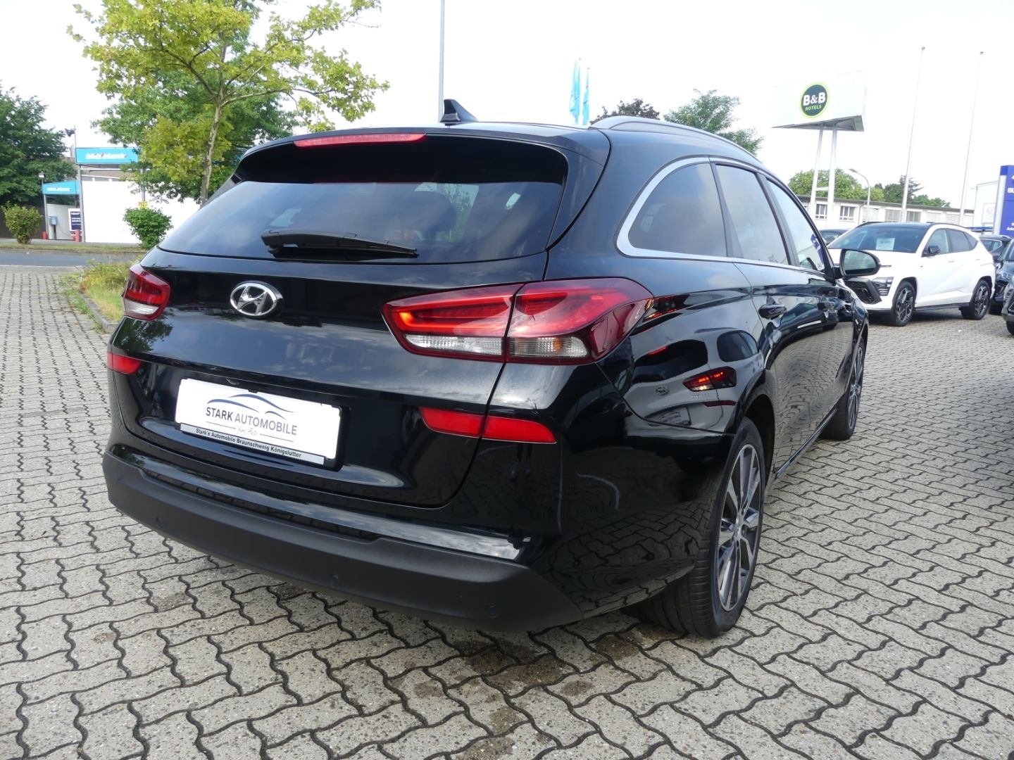 Fahrzeugabbildung Hyundai i30cw Premium 1.6 CRDi Panodach Navi LED AHK Kam