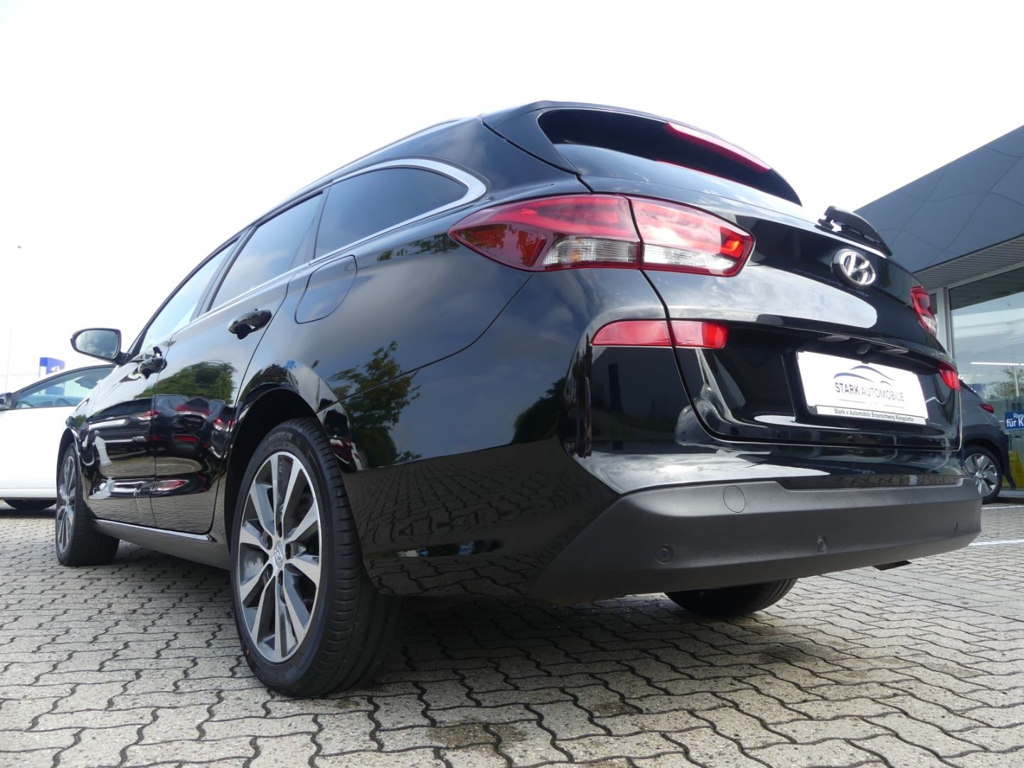 Fahrzeugabbildung Hyundai i30cw Premium 1.6 CRDi Panodach Navi LED AHK Kam