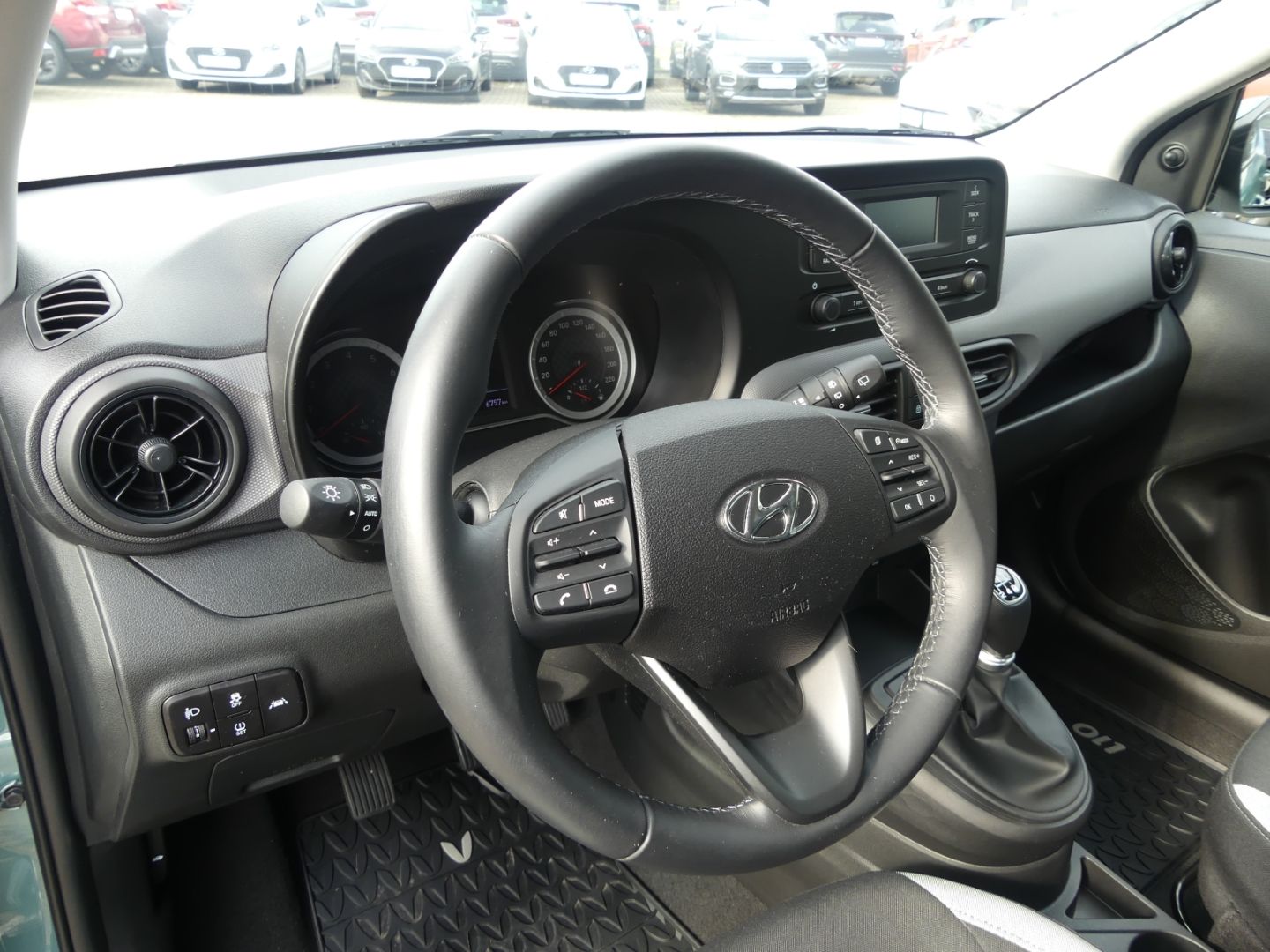 Fahrzeugabbildung Hyundai i10 Select 1.0 Klima Allwetterreifen Bluetooth T