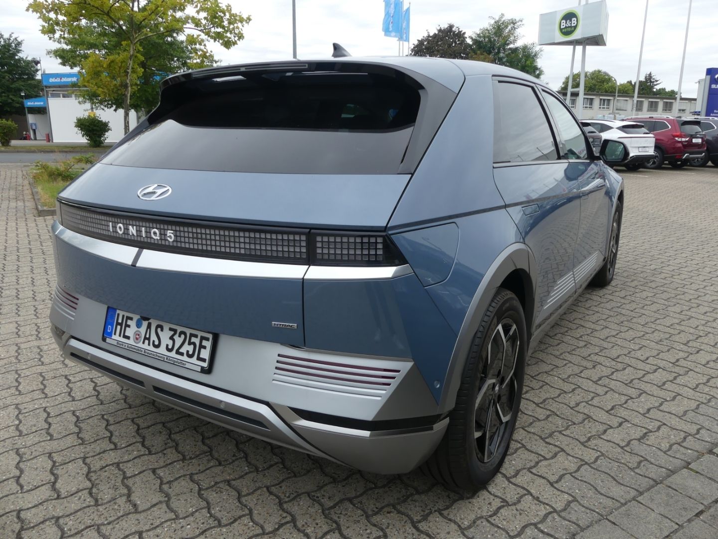 Fahrzeugabbildung Hyundai IONIQ 5 Uniq Elektro 4WD 77 Assist.-Paket Leder